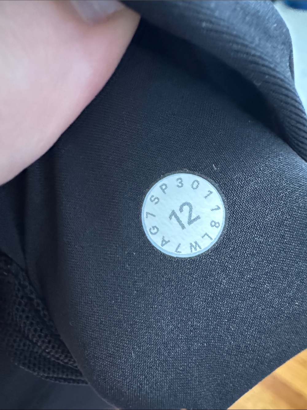 Lululemon On The Fly Short Black Size 12 - Picture 5 of 7